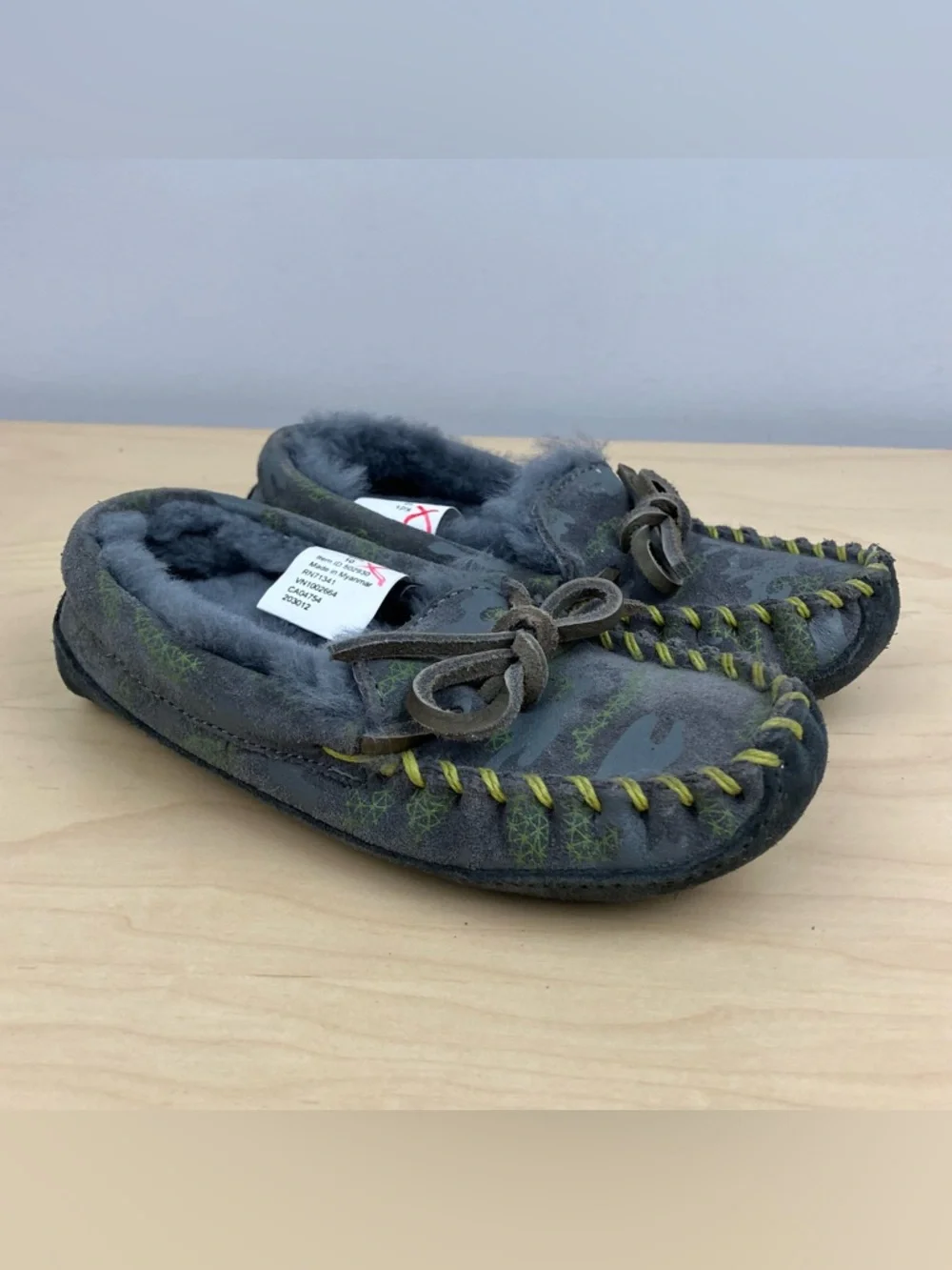 L.L. Bean Kids Size 10.0 Wicked Good Slipper Moccasins Gray Camouflage Lined